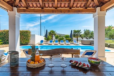 Villa Suker Jacuzzi, Pool, Garten