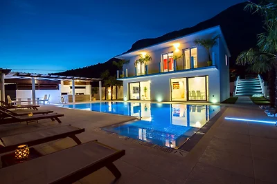 VILLA KARIBIK