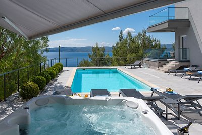 Luxury Villa Iponi mit Pool