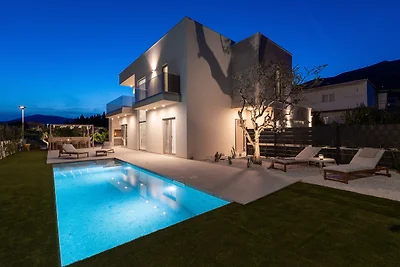 New villa Veluri