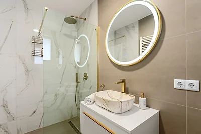 New! Villa Ellamar