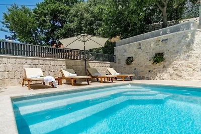 Brand new! Villa Falcon House