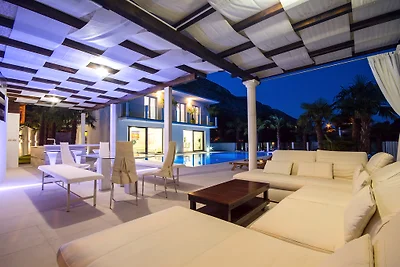 VILLA KARIBIK