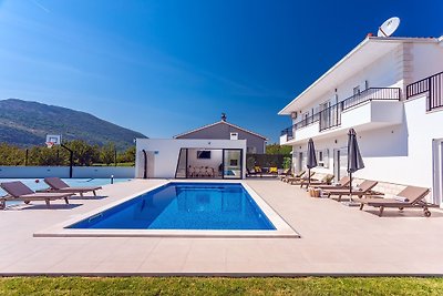 VILLA ALMIC mit beheiztem Pool