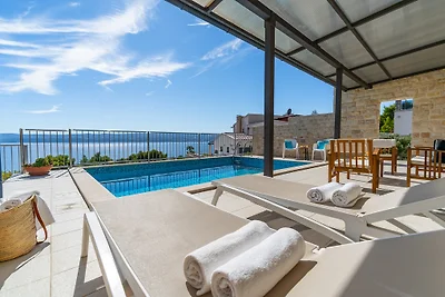Villa Oslo, Pool & Blick aufs Meer
