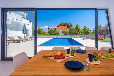 VILLA ALMIC mit beheiztem Pool