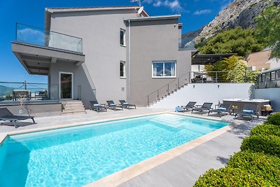 Luxury Villa Iponi mit Pool