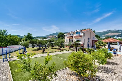 Villa Suker Jacuzzi, Pool, Garten