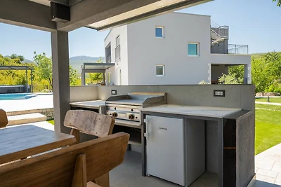 NEW! Villa River Rose