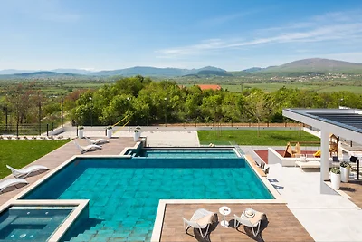 Villa Arya