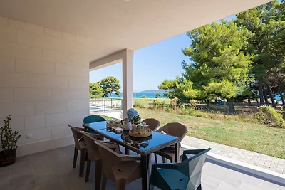 Besuchen Sie den Essbereich im Freien und genießen Sie die malerische Atmosphäre Besuchen Sie den Essbereich im Freien und genießen Sie die malerische Atmosphäre