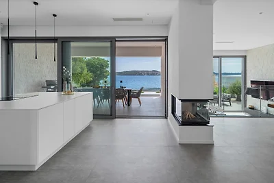 Beachfront Villa Luminara