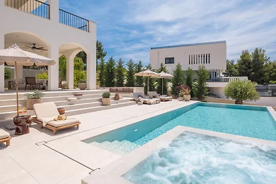 NEW! Villa Neta Lee