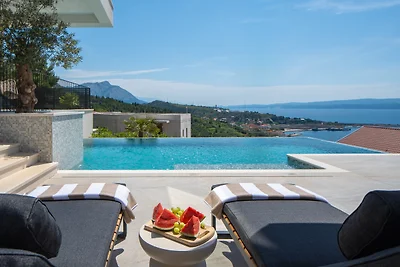 NEW! Villa Briig