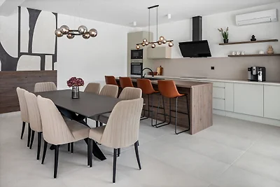 NEW Villa Carmen with 5 en-suite bedrooms, 48 sqm pool, 8km from sea