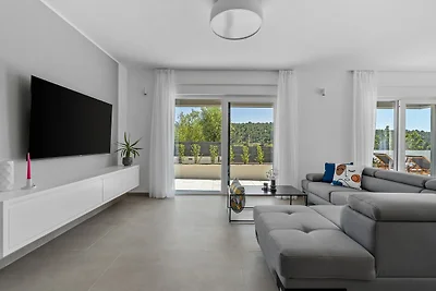 NEW! 3-bedroom villa Pera with heated pool, 7km from beach