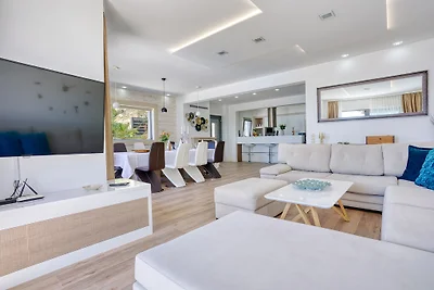 LUXURY VILLA PARADISE in Duće