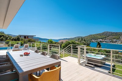 NEW Villa Paloma Blanca