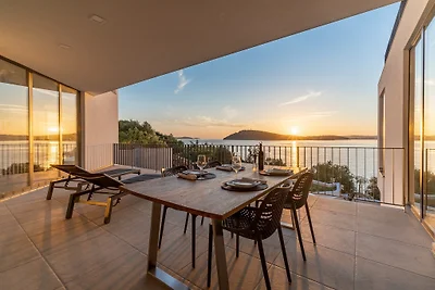 Luxus Villa Roots mit Pool