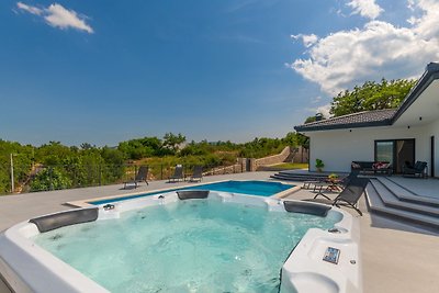 Villa Dalmatia mit beheiztem Pool