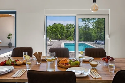 New! Villa Ellamar
