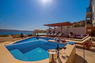 Luxus VILLA BANE beheizter Pool