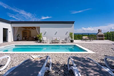 New! Villa Ellamar