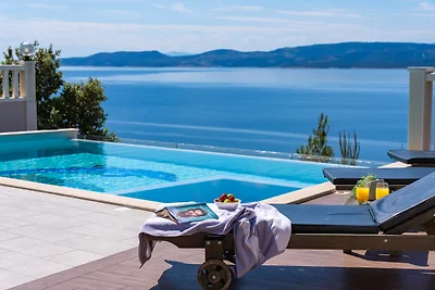 Villa Mirna, View & Pool Sea