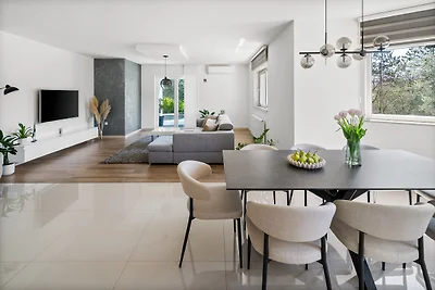 NEW! Villa Green Escape