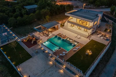 Villa Arya