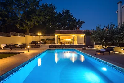 Villa Skura mit beheiztem Pool