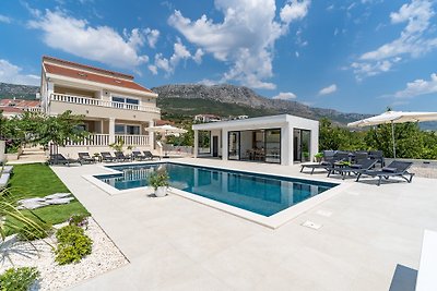 Villa Marisa with 51sqm pool, 5 bed