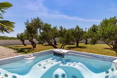 Villa Suker Jacuzzi, Pool, Garten