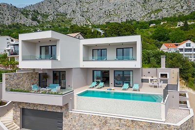 Villa Una-Omiš, Borak