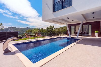 Neue und stilvolle Villa Bruna