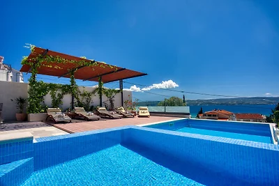 LUXURY VILLA PARADISE in Duće