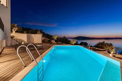 Luxus Villa Roots mit Pool