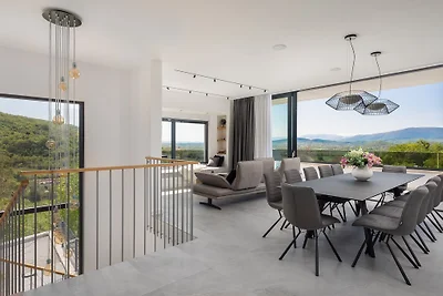 Villa Arya