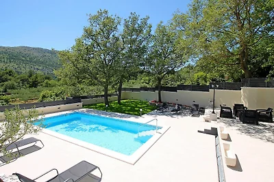 Villa Skura mit beheiztem Pool