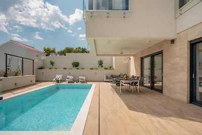 NEUE Villa Astera -beheizter Pool