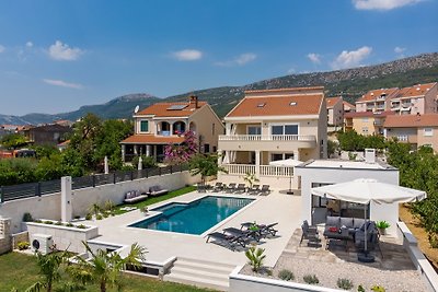 Villa Marisa with 51sqm pool, 5 bed
