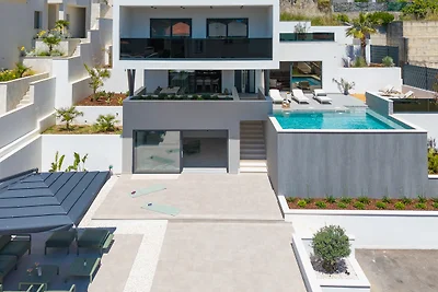 NEW! Villa Siete