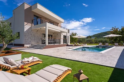 NEW! Villa Agrosa
