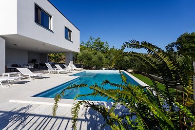 Modern Villa Elia