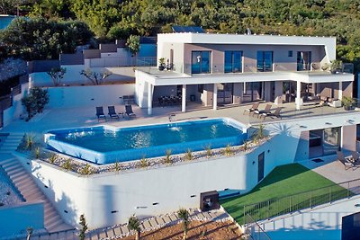 Luxuriöse Villa ADA