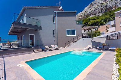 Luxury Villa Iponi mit Pool