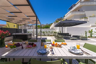 NEW! Villa Siete