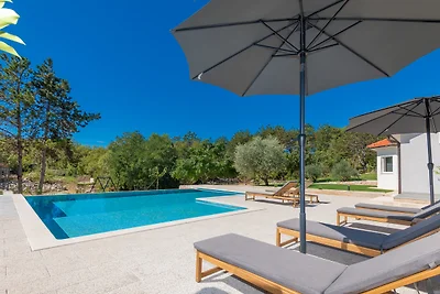 NEW! Villa Green Escape