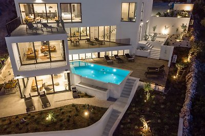 Luxus Villa Roots mit Pool