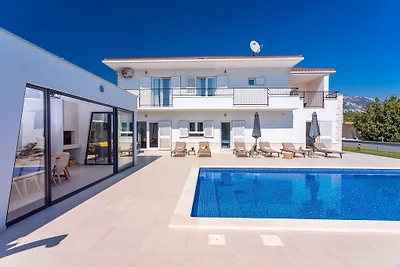 VILLA ALMIC mit beheiztem Pool